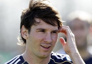 Messi na polowaniu Maradony