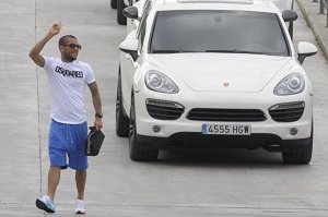 Alves i Villa wrócą do treningów z grupą