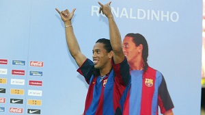 Dziesięć lat od przyjścia Ronaldinho do Barçy