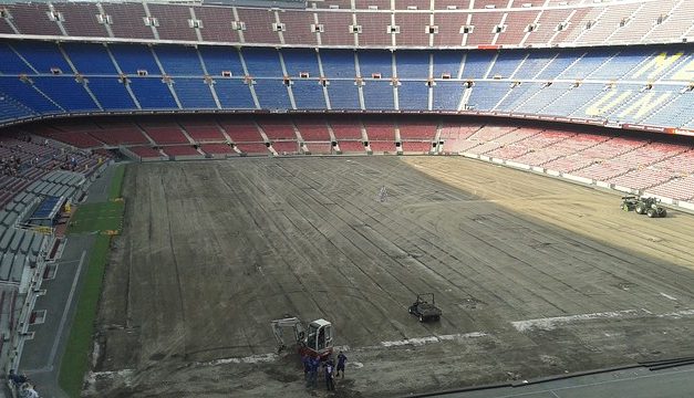 Instalacja systemu podgrzewania boiska oraz wymiana murawy na Camp Nou