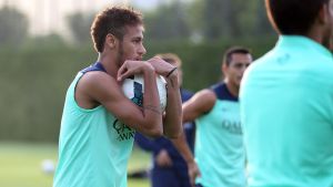 Alexis, Neymar i Alves powrócili do treningów