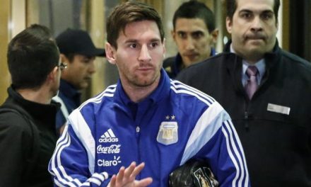 Martino: Messi odczuwa ból podczas zakładania butów