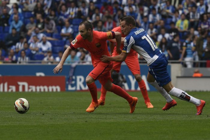 Iniesta i Abraham w meczu z Espanyolem