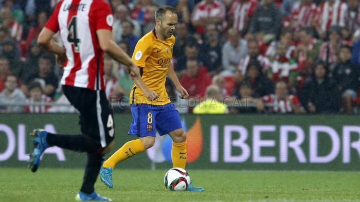 Andres Iniesta w meczu z Athletikiem