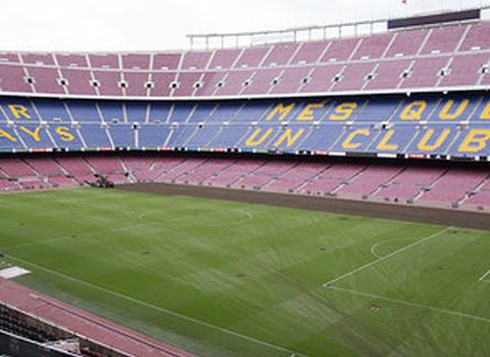 Wymiana murawy na Camp Nou