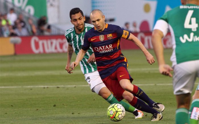 Andres Iniesta w meczu z Betisem