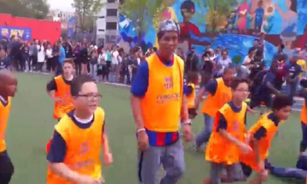 Ronaldinho błyszczy na Bronxie w wyprawie Barcelony do Nowego Jorku